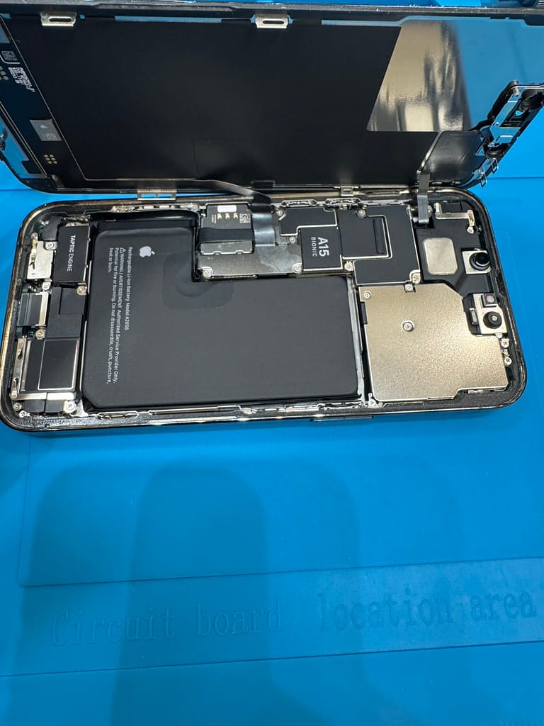 iPhone 14 Proのバッテリー交換！A16 Bionic搭載機もデータそのまま即日修理